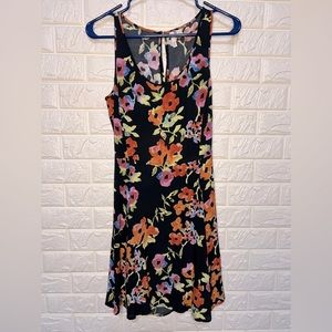 Frenchi Flower Dress Sz Small Lower Back Cutout